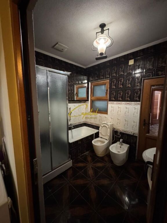 SHITET VILE PRIVATE 180 M2 ISH SATCIONI TRENIT 290.000 EURO