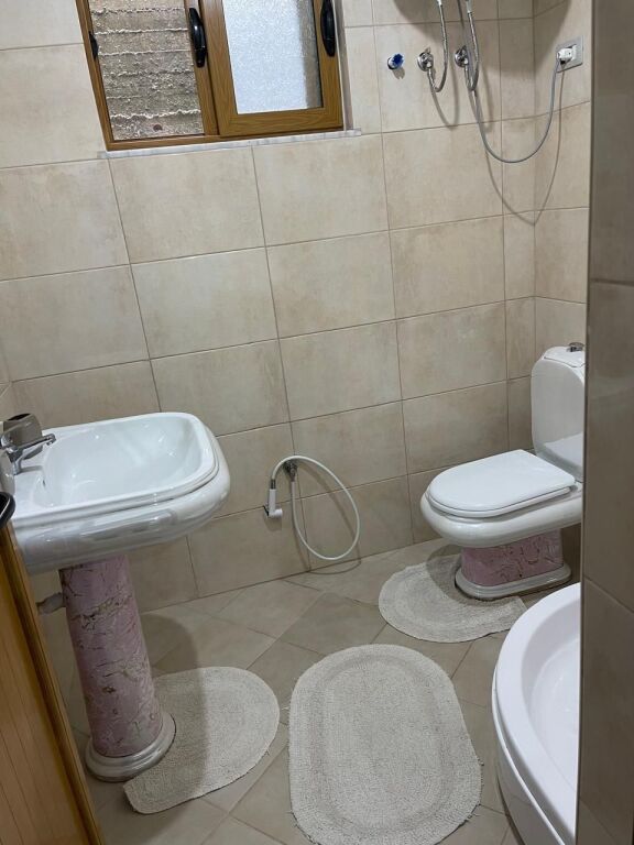 Jepet me qera 1 +1  Apartament ne Selite.