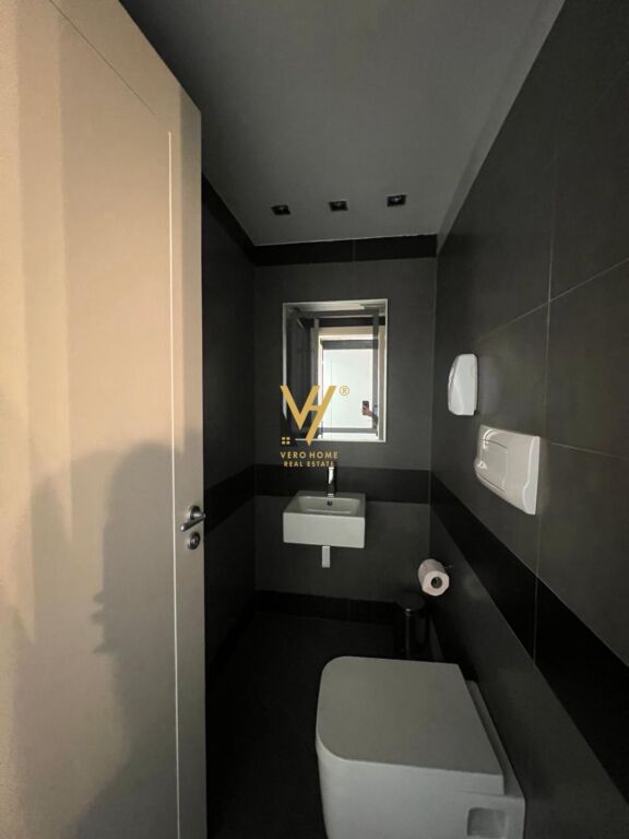 UFFICIO 116 M2 IN AFFITTO A BLLOK 2.000 EURO