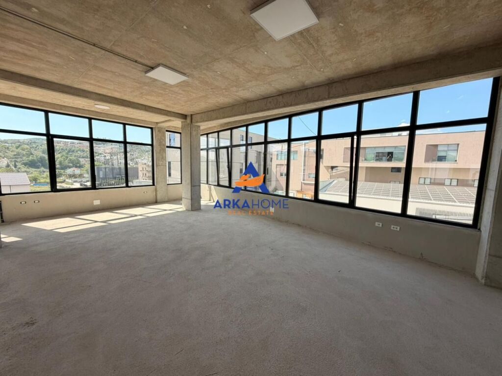 JEPET ME QERA GODINE BIZNESI/ZYRA 360M2 "PRANE UNIVERSITETIT ALDENT,TEG" 5000 EURO (I DISKUTUESHEM)
