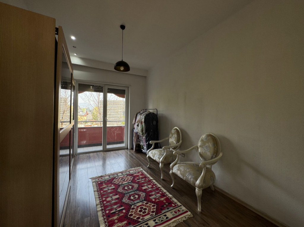 🏡 SHITET APARTAMENT LUKSOZ 2+1+2 – PRANË LIQENIT ARTIFICIAL, RR. “SAMI FRASHËRI”