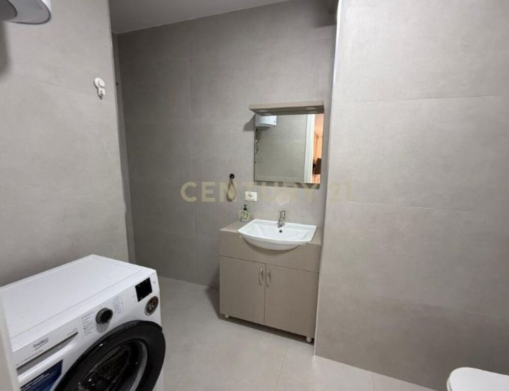 APARTAMENT 3+1+2+POST PARKIMI ME QERA