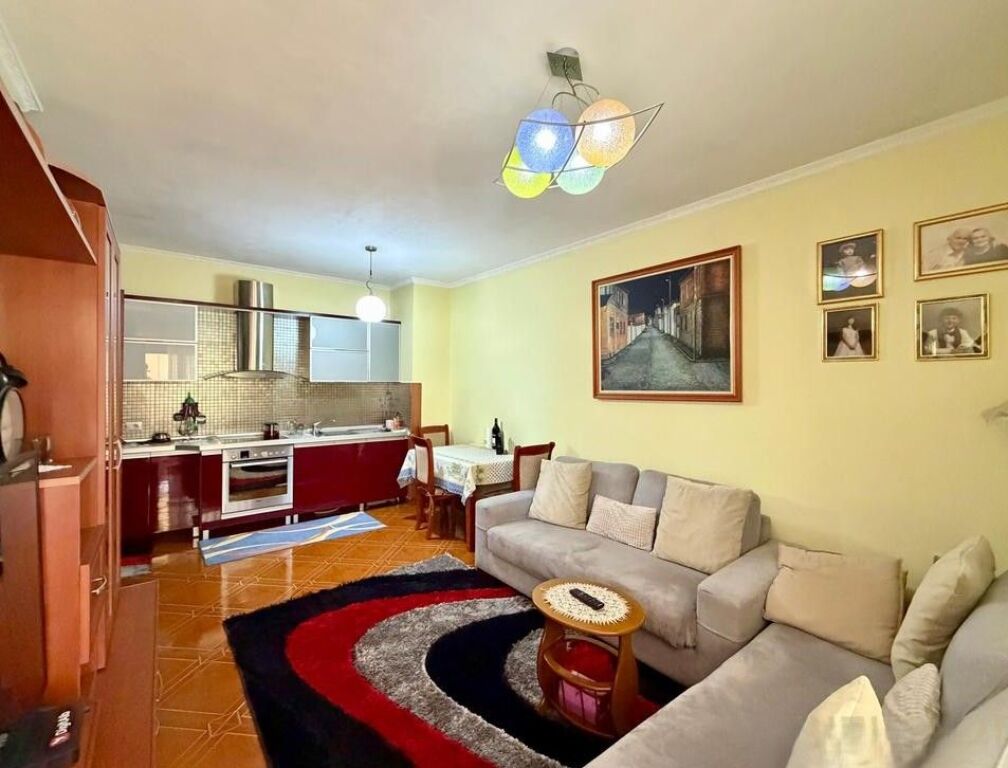 APARTAMT 2+1 FOR SALE AT THE PARIS COMMUNE!