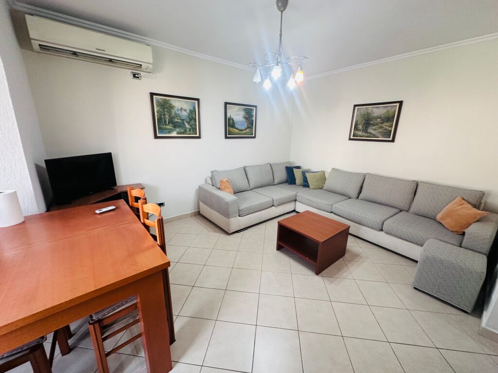 Jepet Me Qera Apartament 1+1+1 Ballkon