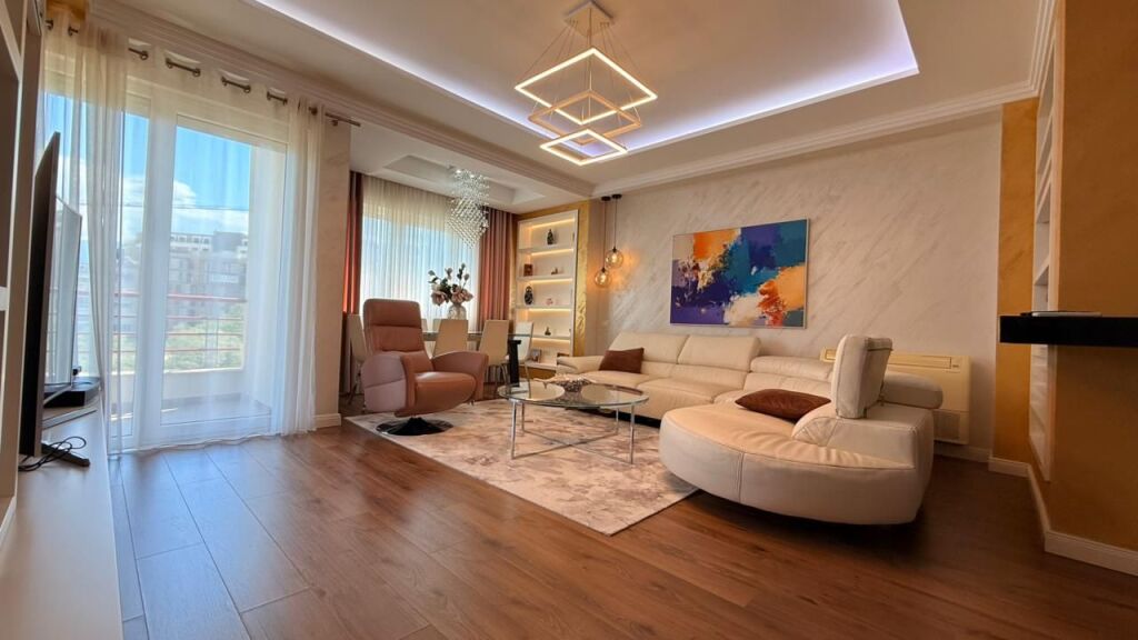 In vendita, appartamento 2+1+2 vicino al Lago Secco.