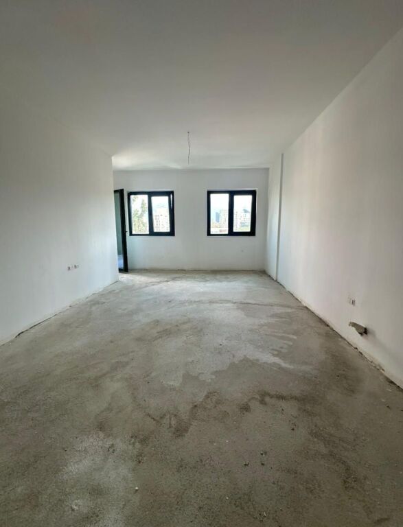 Shitet Apartament 1+1