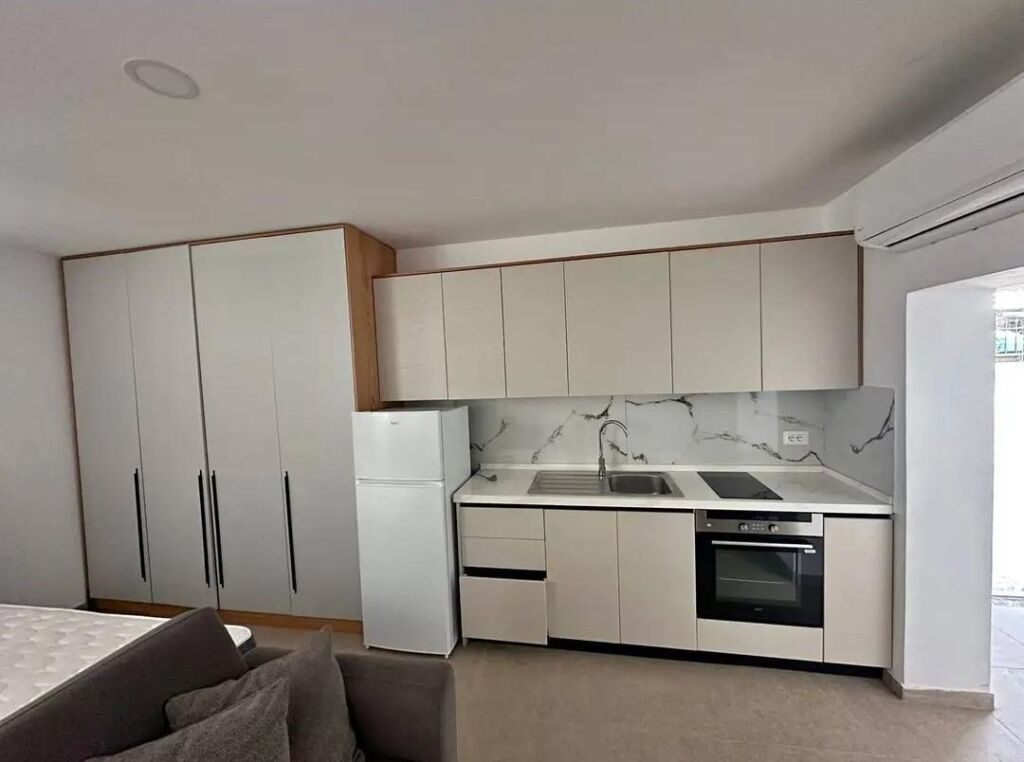 Apartament me qira garzonierr
