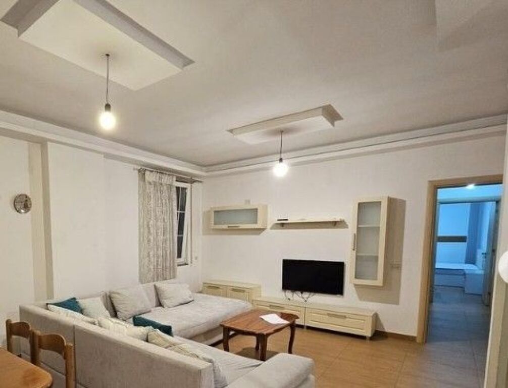 Shitet apartament 2+1+2