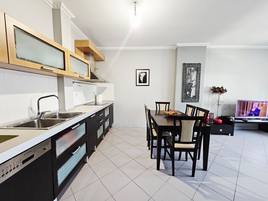 Apartament 2+1+2 me qira te Usluga, stac Trenit