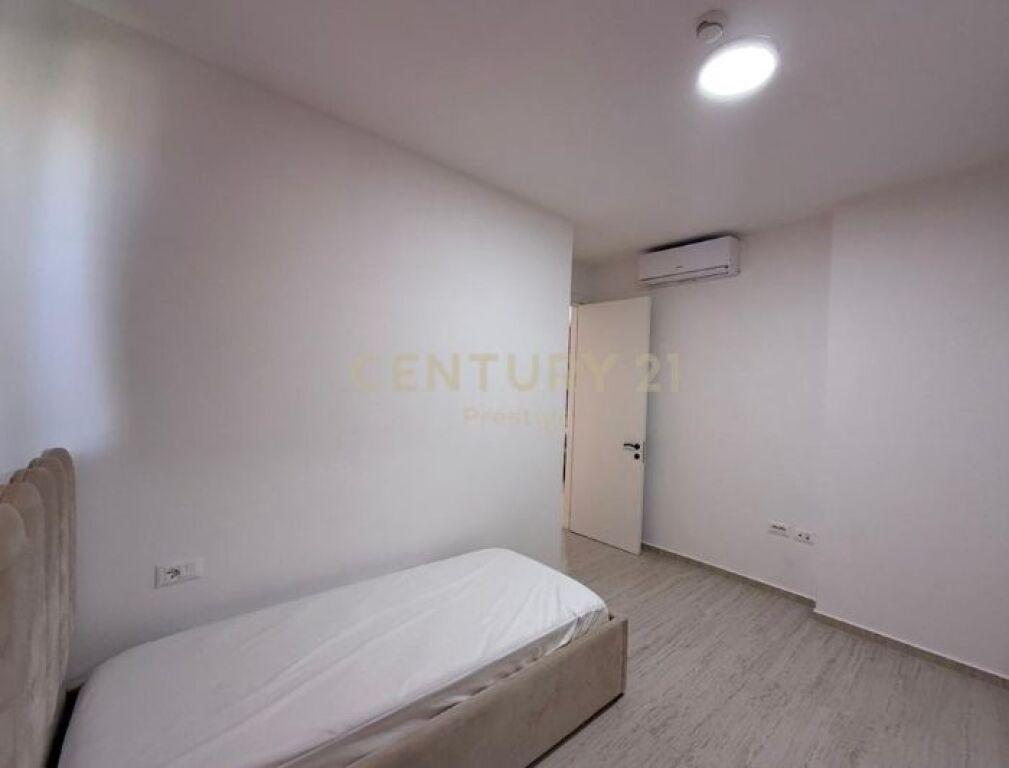 APARTAMENT 3+1+2+POST PARKIMI ME QERA