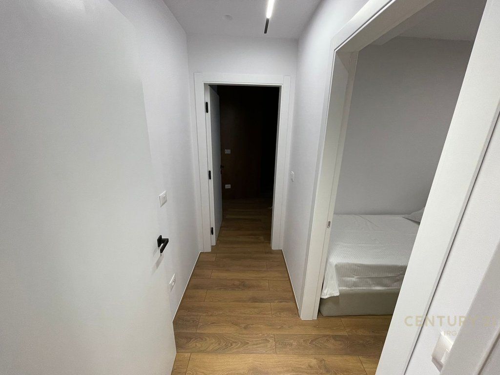 Apartament luksoz 2+1 me post parkimi per qira tek Lake View Rezidence !