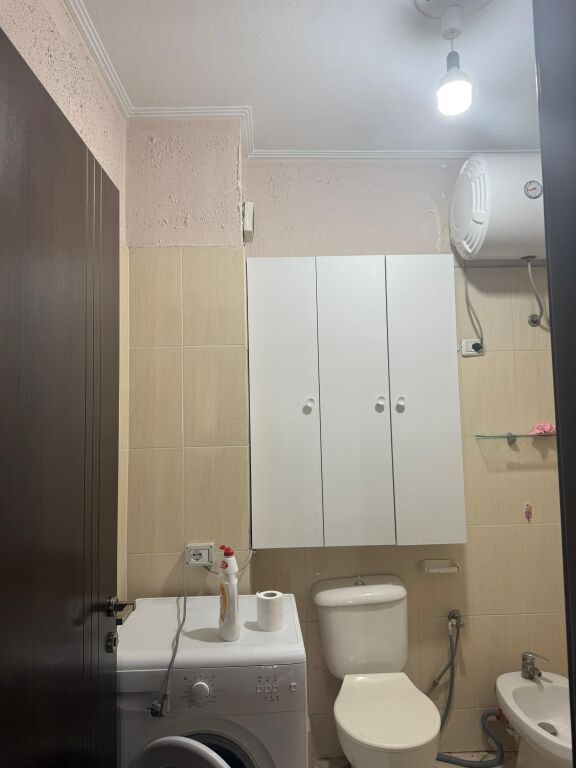 Shitet apartment te Kodra e Diellit ( buze rruges Frang Bardhi)
