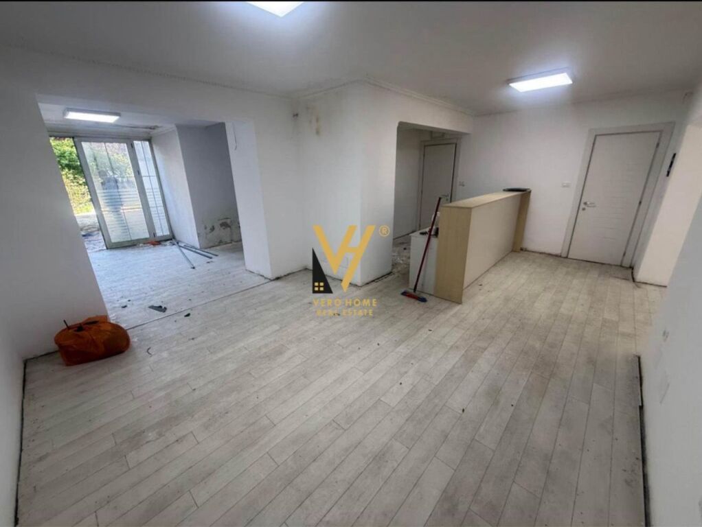 BUSINESS PREMISES 100 M2 FOR RENT AT MOZAIKU IN TIRANA 1,250 EURO