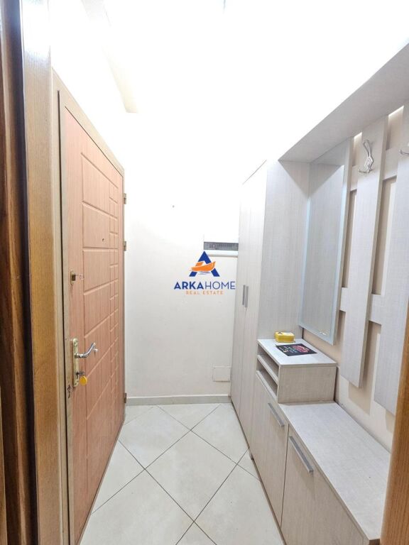 JEPET ME QERA APARTAMENT 2+1 "YZBERISHT, KOMPLEKSI MOLLA, NGJITUR ME ECO MARKET / SIPËR BAR LUIS" 50000 LEKE