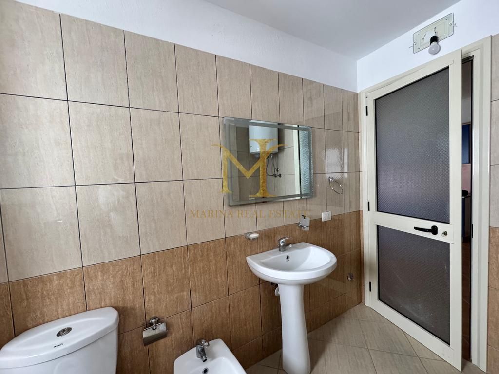 Appartamento 1+1 in vendita a Shkembi Kavajes, 4° piano senza ascensore