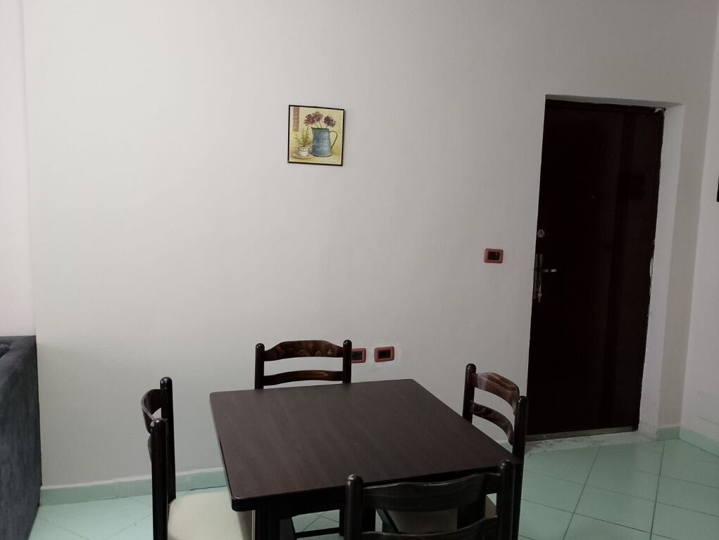 VENDESI APPARTAMENTO 1+1 SPIAGGIA DURRES