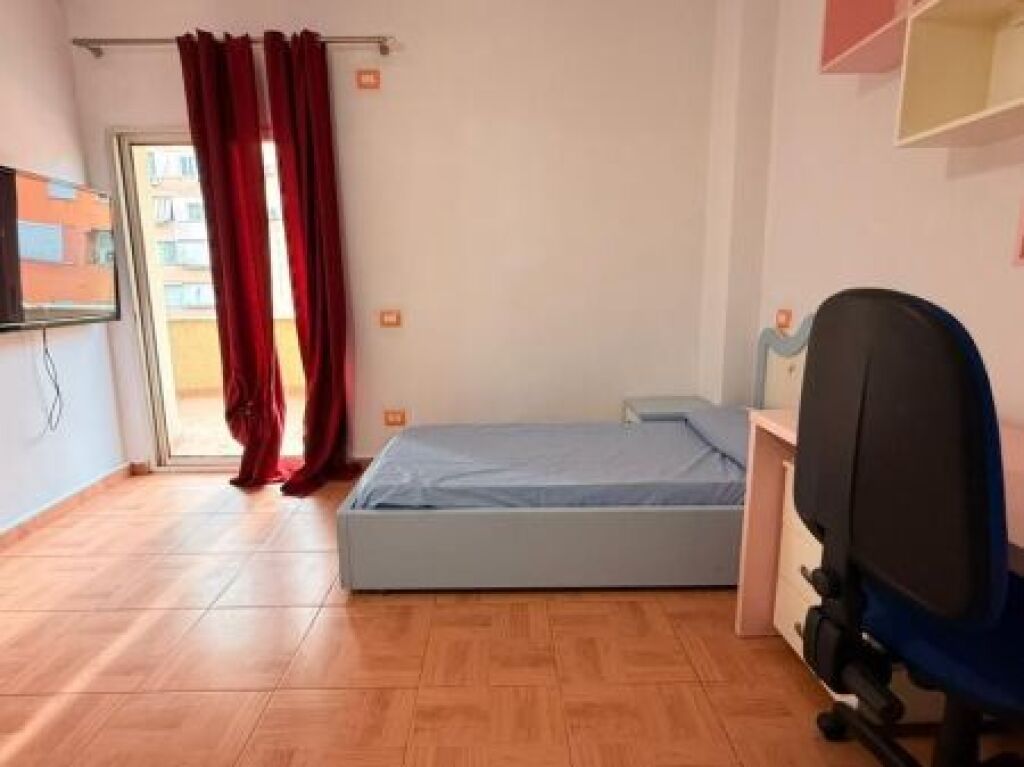 apartament 2+1 me qira tek Komuna e Parisit