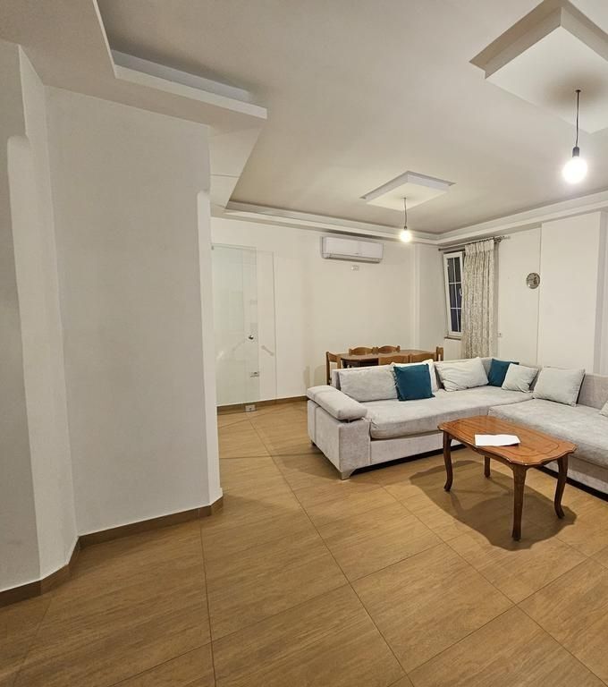 Shitet apartament 2+1+2