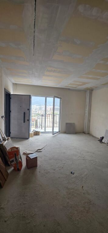 Apartament në shitje 1+1 Shkolla e Kuqe