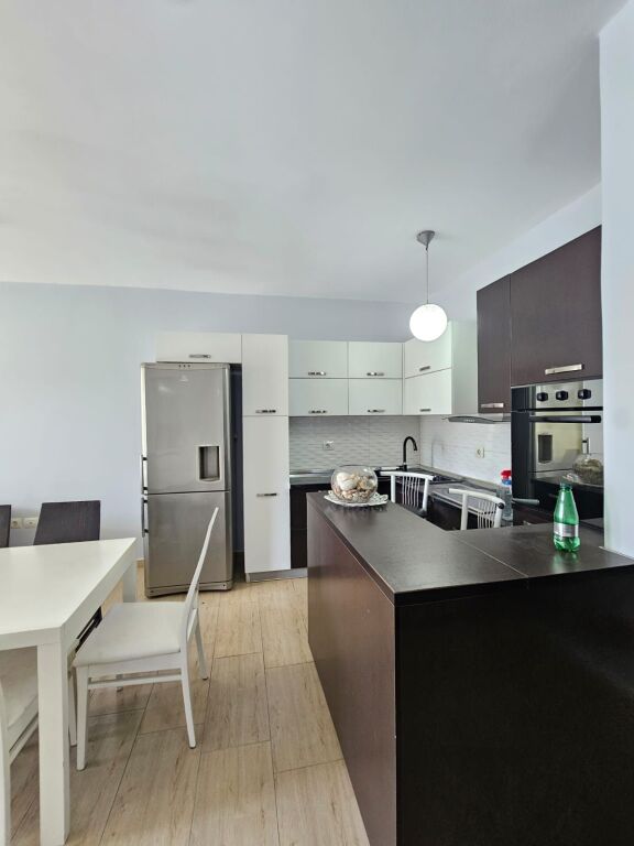 SHITET APARTAMENT 2+1+2 NË DURRËS