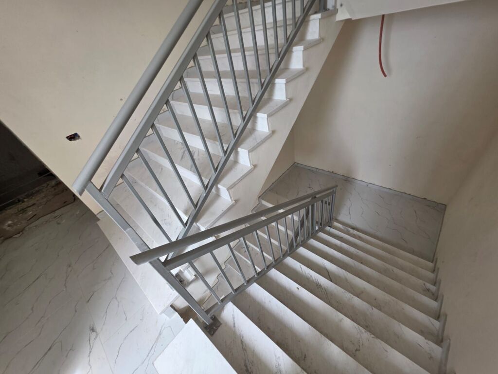 shitet apartament kAMEZ 1+1 ,74.000