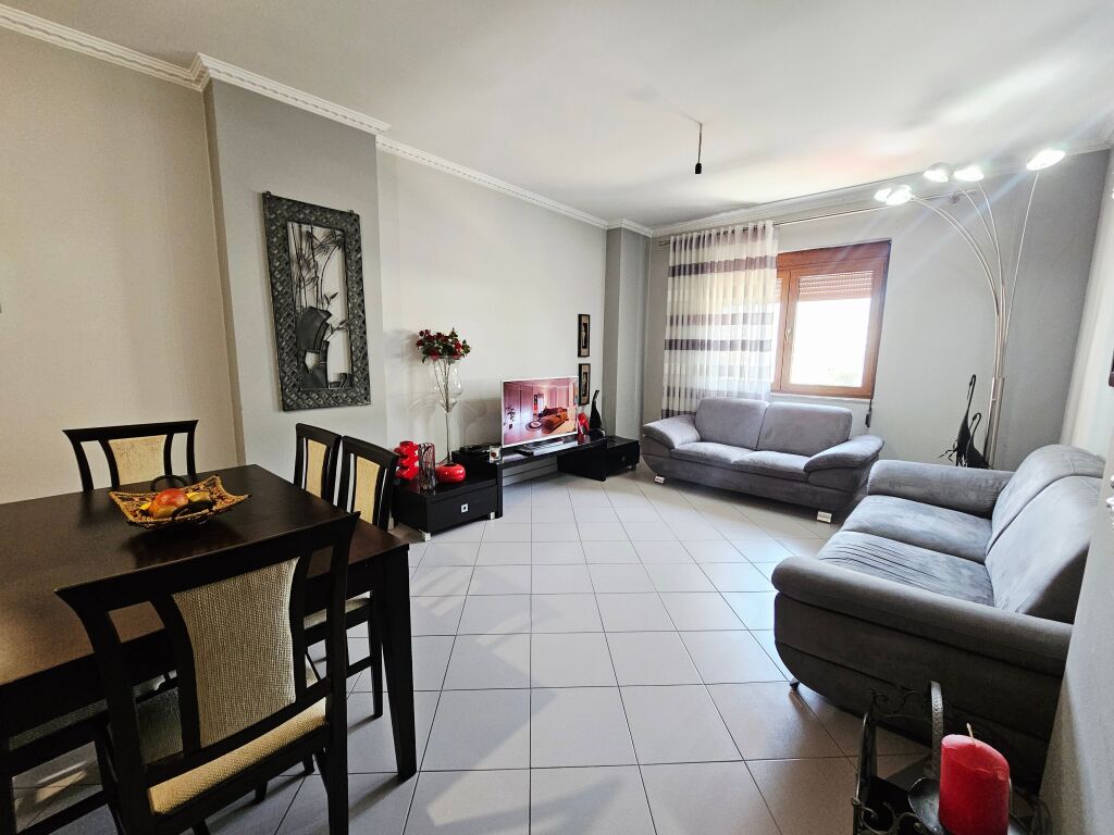 Apartament 2+1+2 me qira te Usluga, stac Trenit