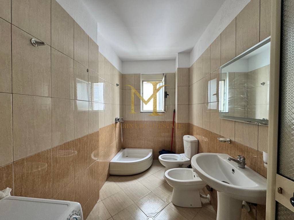 Appartamento 1+1 in vendita a Shkembi Kavajes, 4° piano senza ascensore