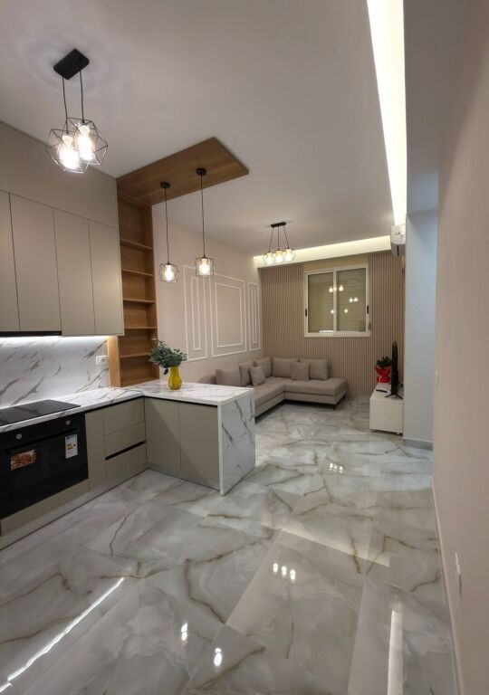 🏢Kodra e Diellit,prane Pasticeri Dumrea jepet me qera apartament1+1,i mobiluar 55,000Leke