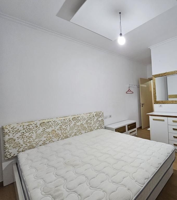 Shitet apartament 2+1+2