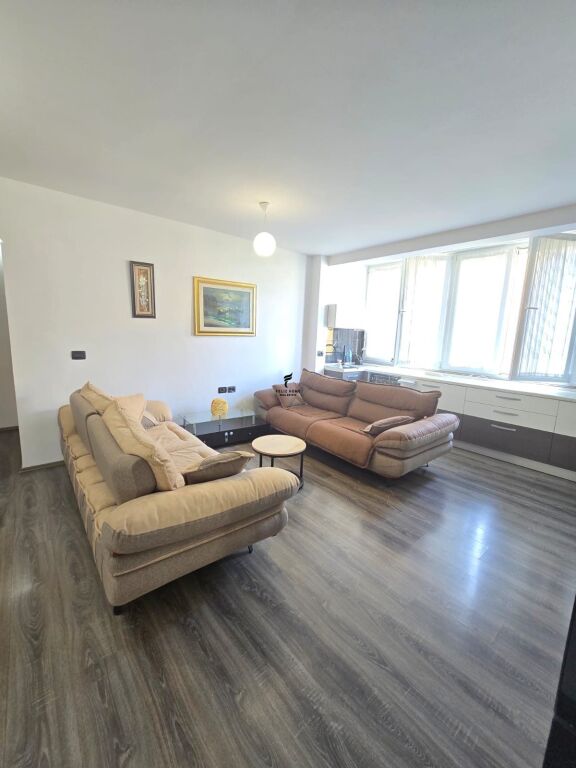 SHITET APARTAMENT 2+1 ISH FUSHA E AVIACIONIT 195.000 EURO H-69872