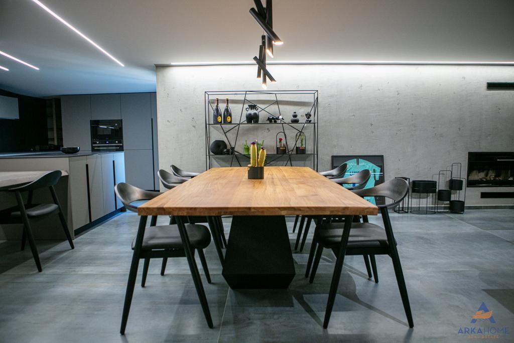 SHITET PENTHOUSE LUKSOZ 3+1+VERANDE+2 POSTE PARKIMI "LIQENI ARTIFICIAL" 850.000 EURO BASHKE ME POSTET E PARKIMIT