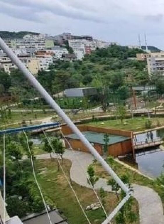 Jepet me qera  ambient komercial -(800 m2) KATI 0