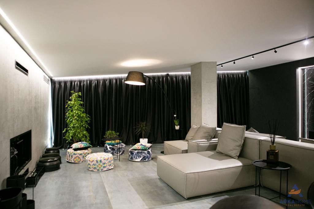 SHITET PENTHOUSE LUKSOZ 3+1+VERANDE+2 POSTE PARKIMI "LIQENI ARTIFICIAL" 850.000 EURO BASHKE ME POSTET E PARKIMIT