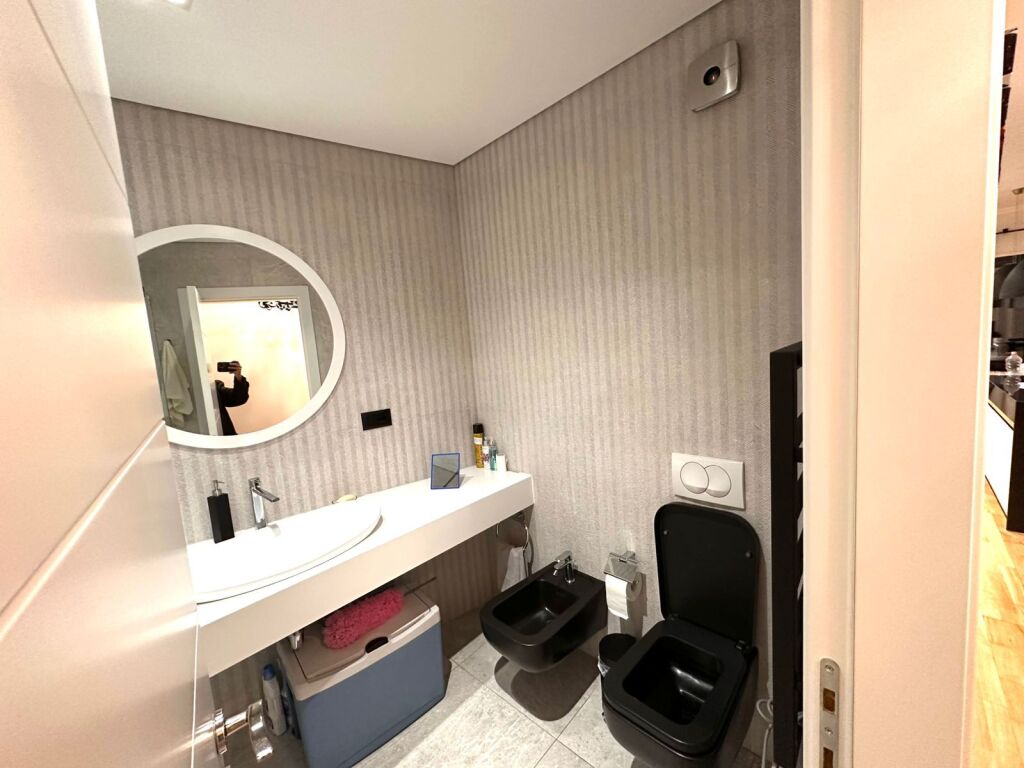 Shitet, Apartament 2+1+2, Rruga e Barrikadave, Tirane Empire67880