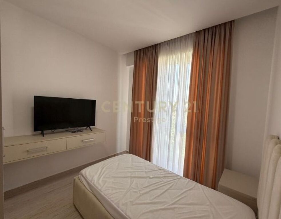 APARTAMENT 3+1+2+POST PARKIMI ME QERA