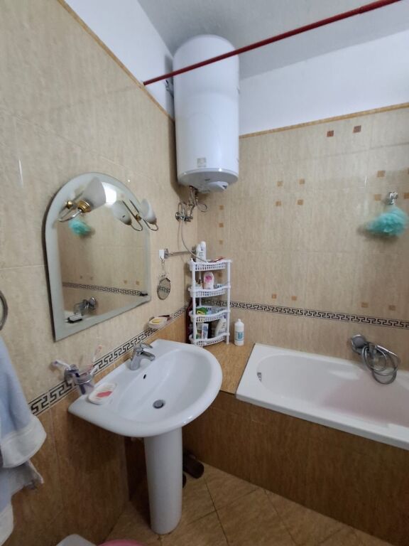 1+1,i mobiluar komune e parisit te lulishtja,550 mije leke