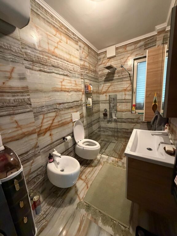 Shitet vilë 2-katëshe në Qerret