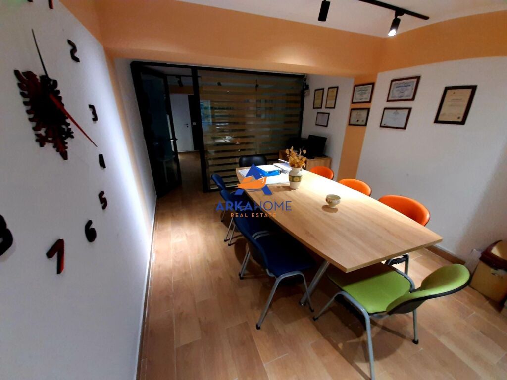OKAZION SHITET AMBIENT ZYRE 41M2 "RRUGA MUHAMET GJOLLESHA, PRANË GJYKATËS CIVILE " 105000 EURO