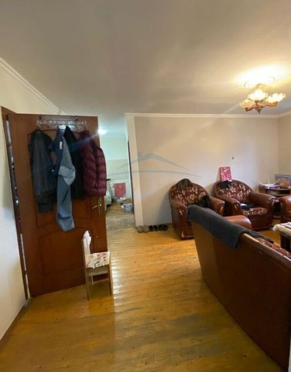 Shitet, Apartament 2+1 , Rruga e Barrikadave, Tirane .
