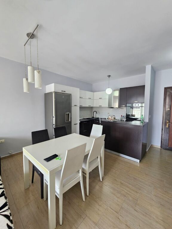 SHITET APARTAMENT 2+1+2 NË DURRËS