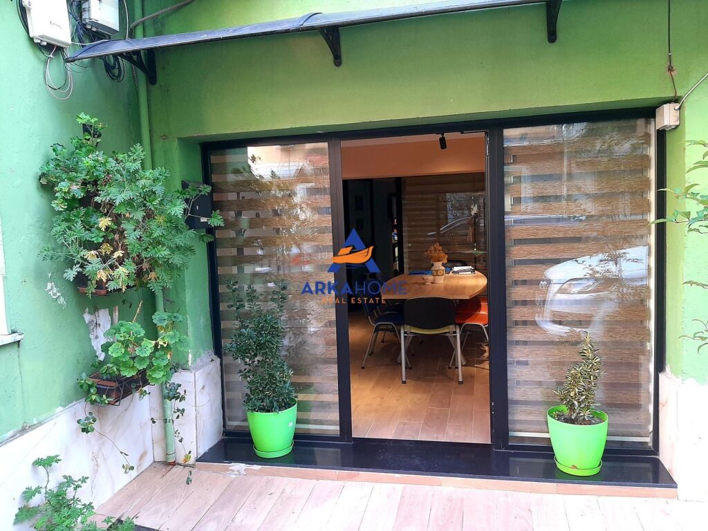 OKAZION SHITET AMBIENT ZYRE 41M2 "RRUGA MUHAMET GJOLLESHA, PRANË GJYKATËS CIVILE " 105000 EURO