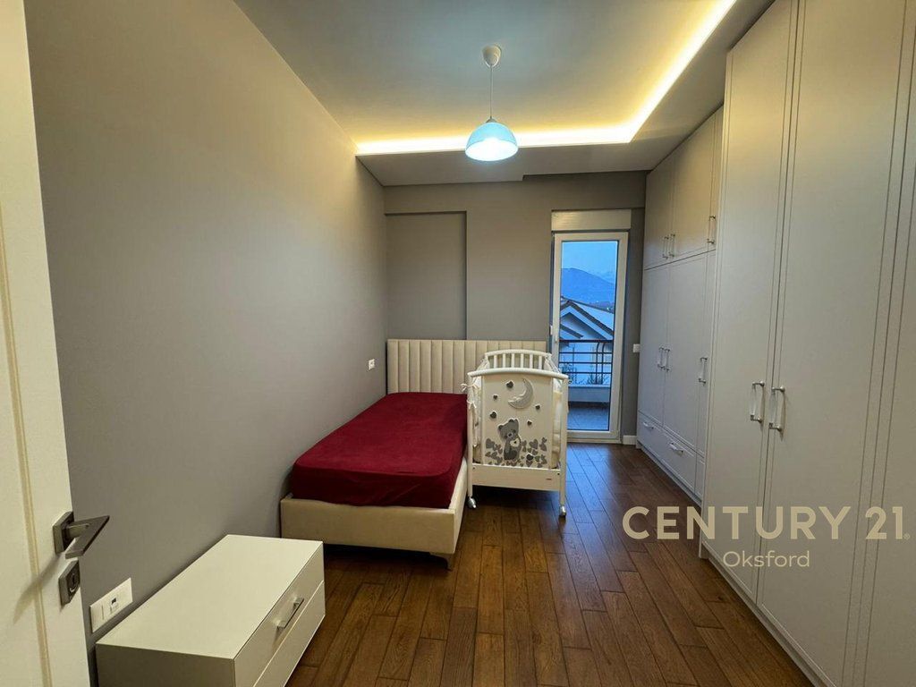 Apartament 3+1+2+Parkim per qira te Liqeni i Thate