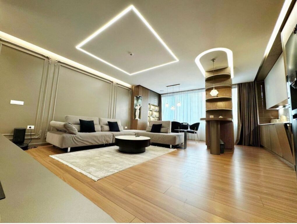 Apartament 2+1+2 per shitje, prane square 21, super i investuar