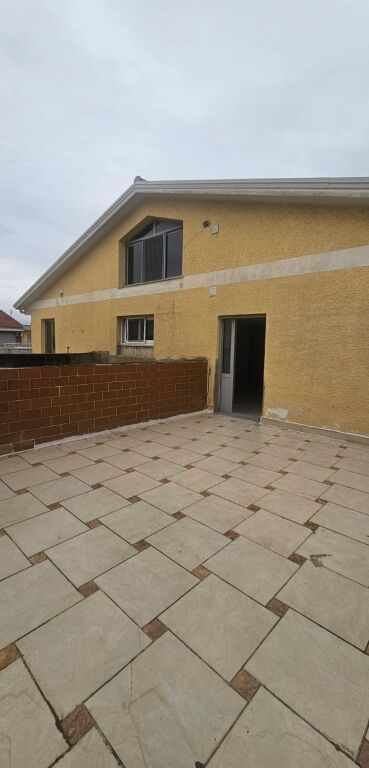 SHITET APARTAMENT 3+1 ME PISHINE PLAZH DURRES