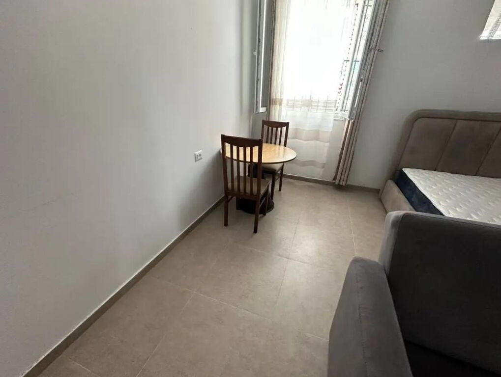 Apartament me qira garzonierr
