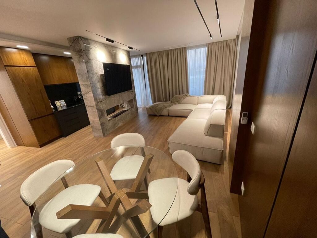 Apartament per qera 2+1+2 te Lake View