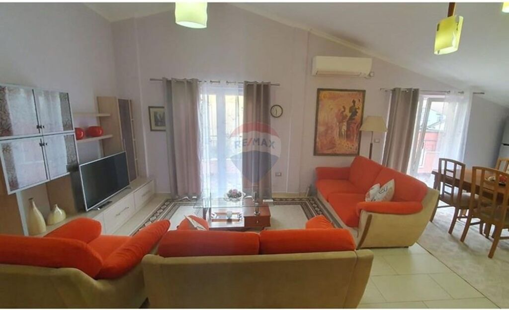 Jepet me qira apartament - Komuna e Parisit