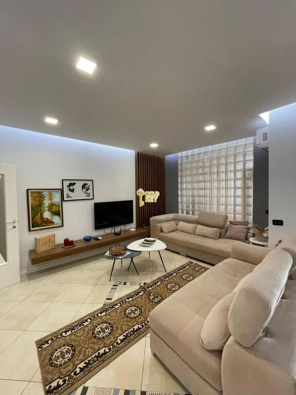 🏡 APARTAMENT ME QERA 2+1+2 (Pallati i Sportit, Durrës)