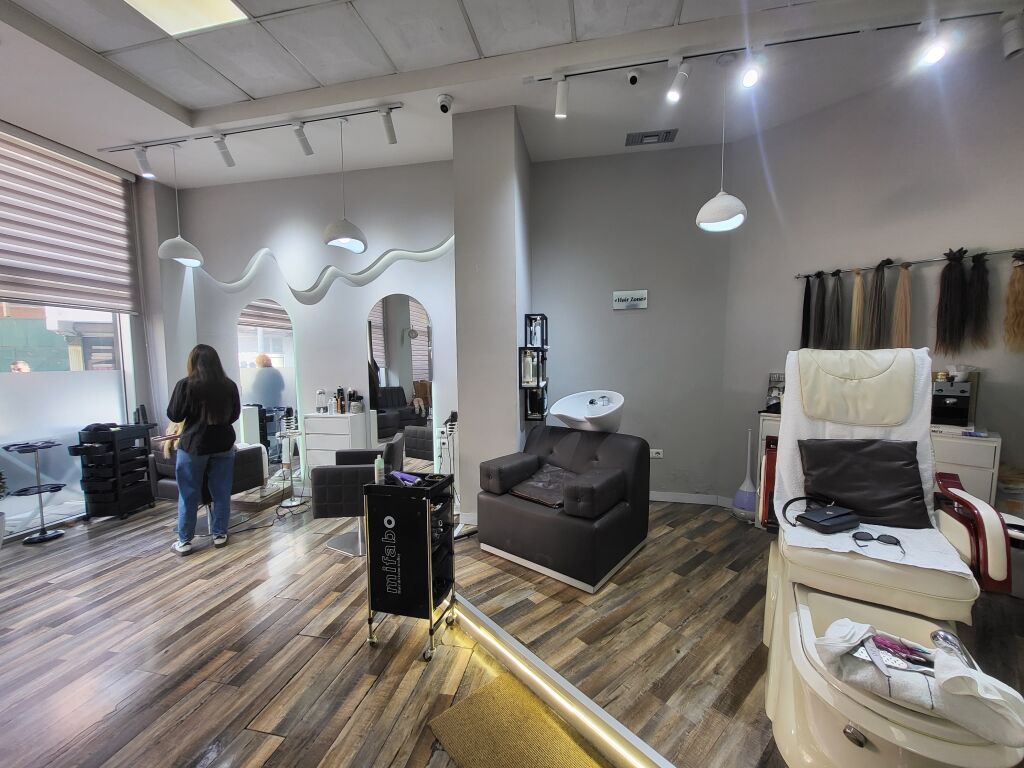 Ambjent komercial per shitje te Rruga e Barrikadave