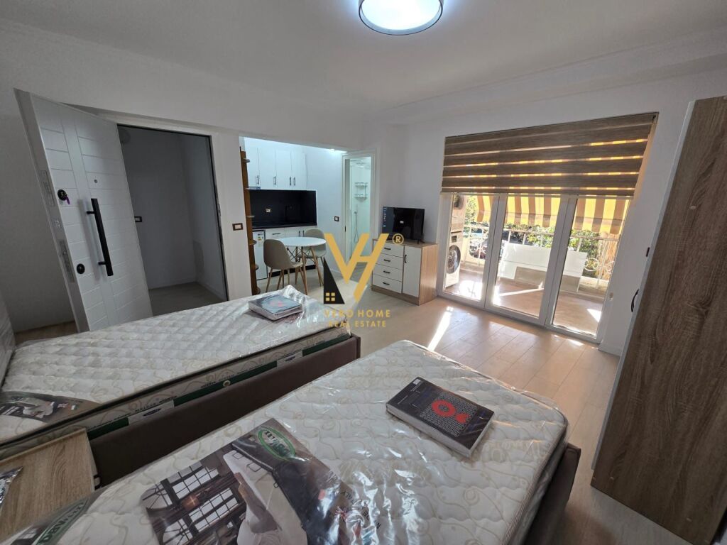 JEPET GARSONIERE 38 M2 ME QERA NE QENDER 55.000 LEKE